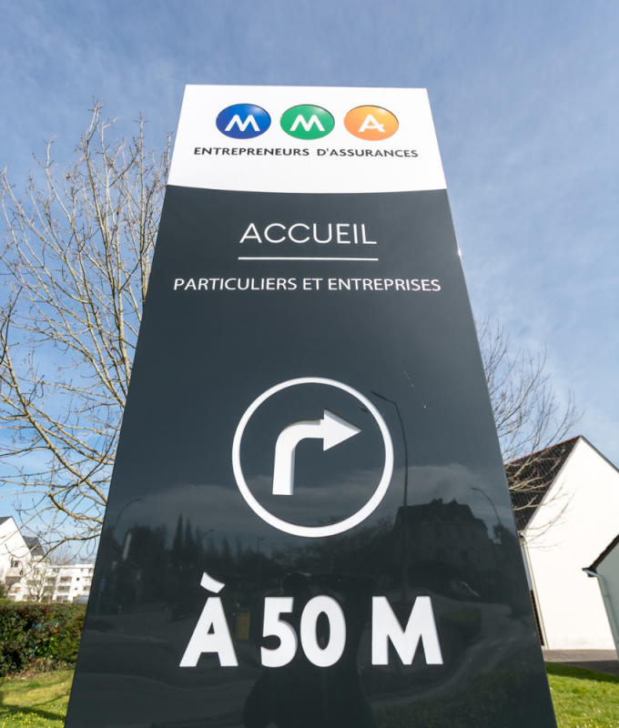 Insitis - Totem Publicitaire Personnalise - Vannes Morbihan Bretagne